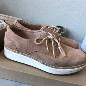 Clark’s sz 6 Padmora Shoes in box! Only worn once!
